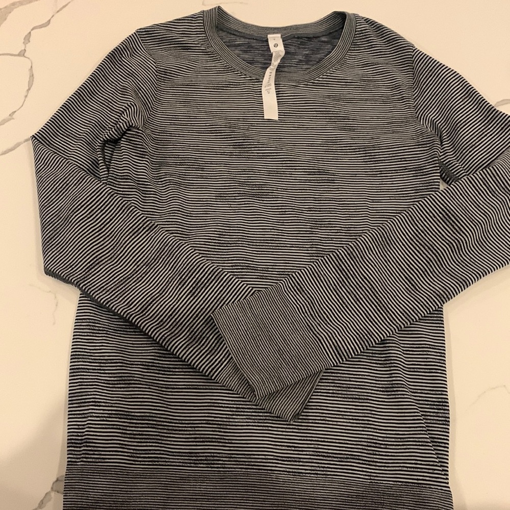 🍋🍋Lululemon long sleeve swiftly